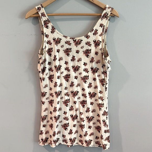 Eyeshadow | Cream Floral Ruffle Tank Top - Picture 5 of 8